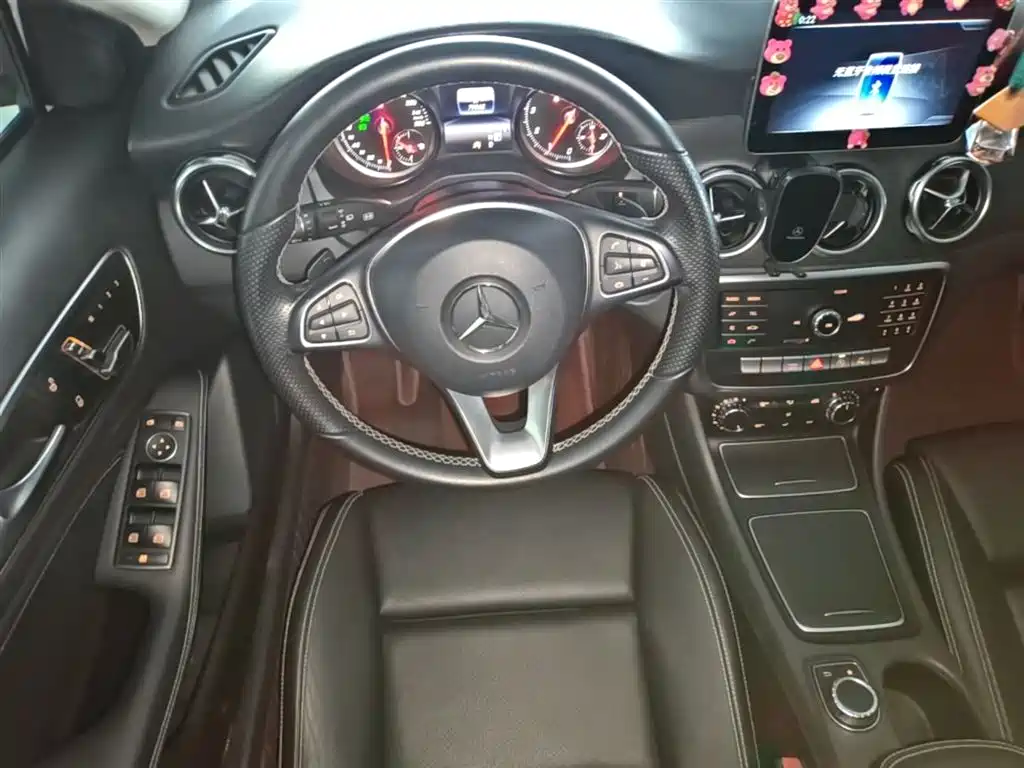 Mercedes-Benz GLA 2018 GLA 200 Dynamic фото 11