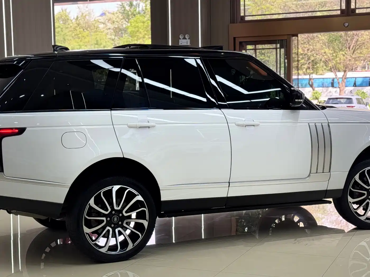 Land Rover Range Rover 2017 3.0 SC V6 Vogue фото 3