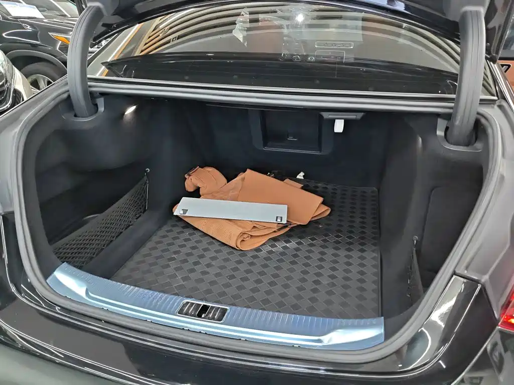 Photo 12 - Mercedes-Benz S-Class