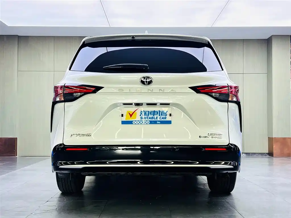 Toyota Sienna 2024 2.5L Hybrid 4WD Premium Edition фото 5