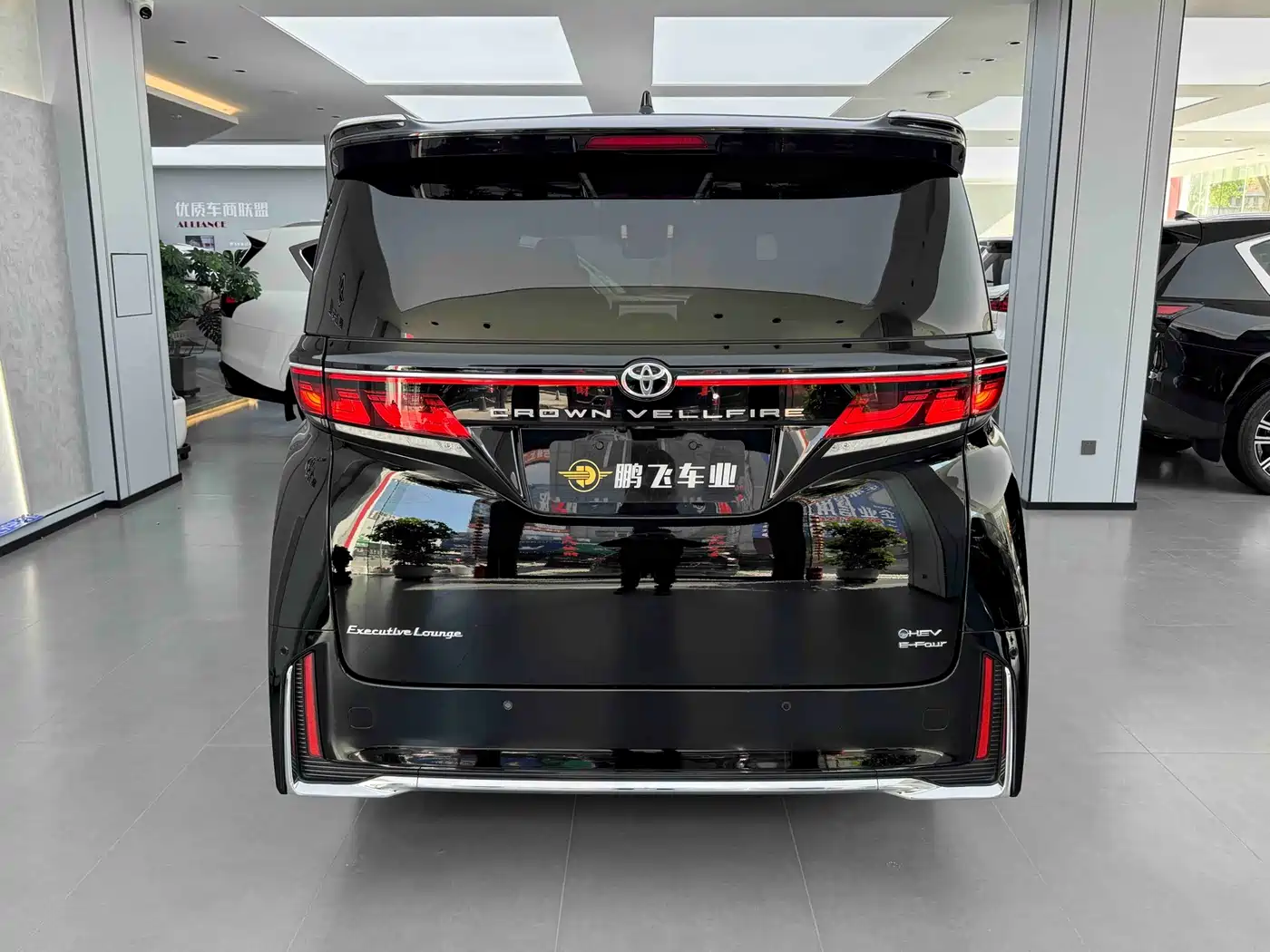 Toyota Vellfire 2024 Crown Hybrid 2.5L Executive Premium Edition фото 22