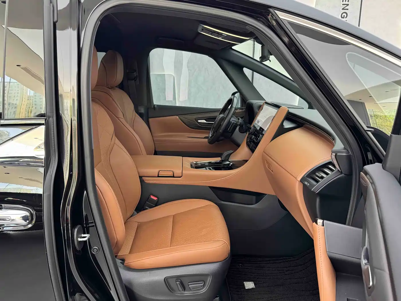 Toyota Vellfire 2024 Crown Hybrid 2.5L Executive Premium Edition фото 15