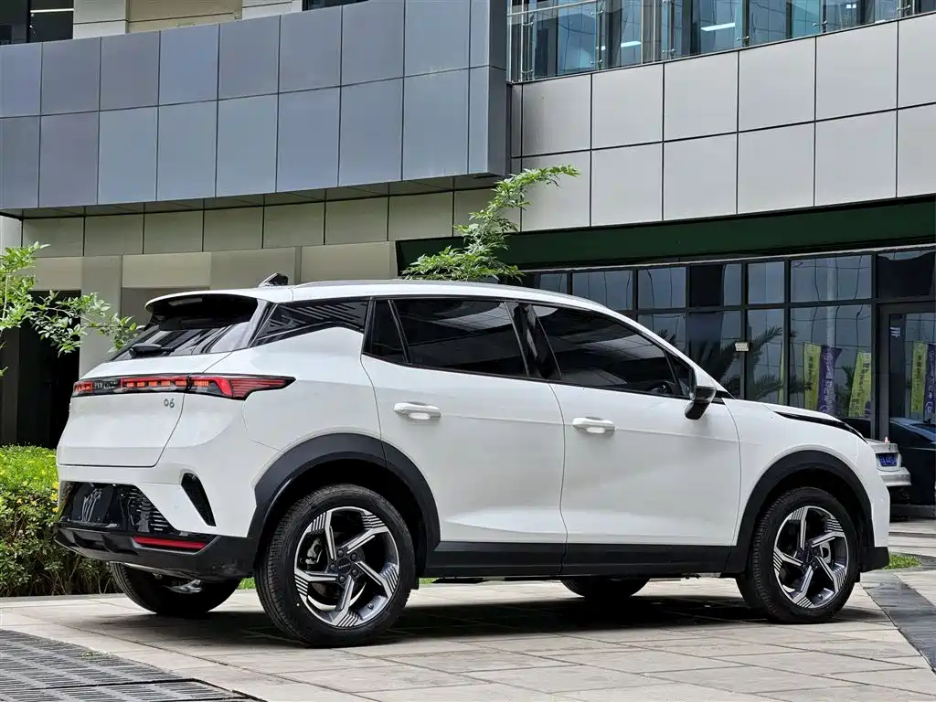 Lynk & Co 06 2025 Renew 1.5T Pro фото 16