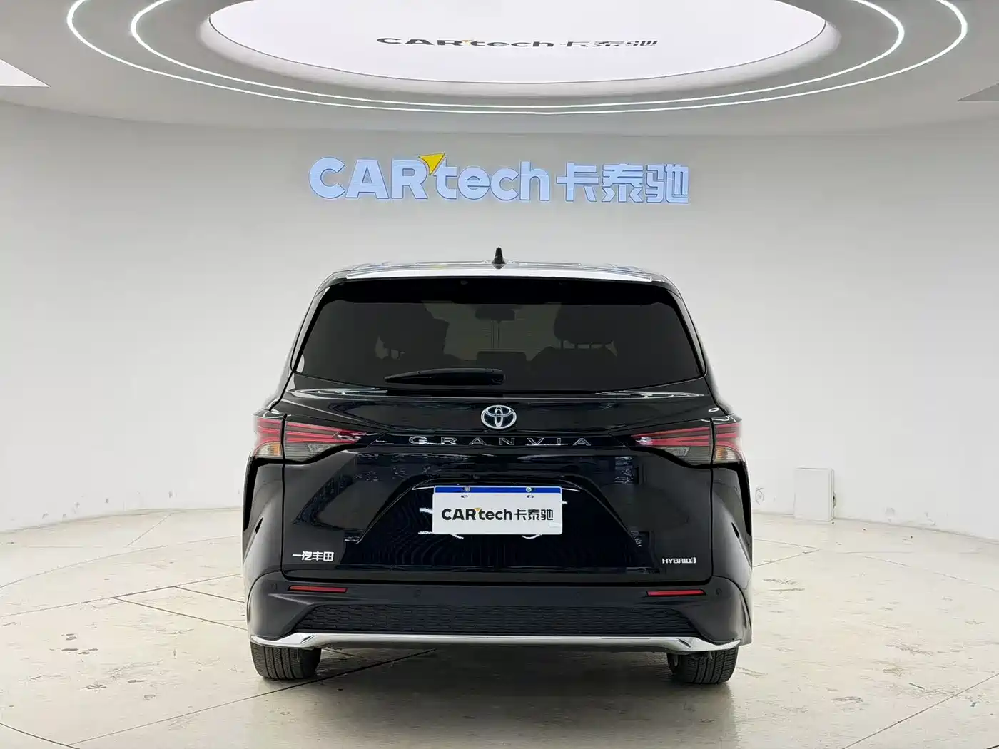 Toyota Granvia 2024 2.5L Hybrid Comfort фото 8
