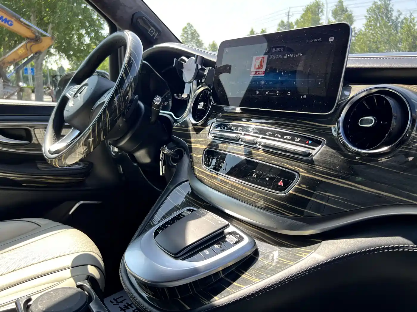 Mercedes-Benz V-Class 2020 Model V 260 L Long Wheelbase Luxury фото 7