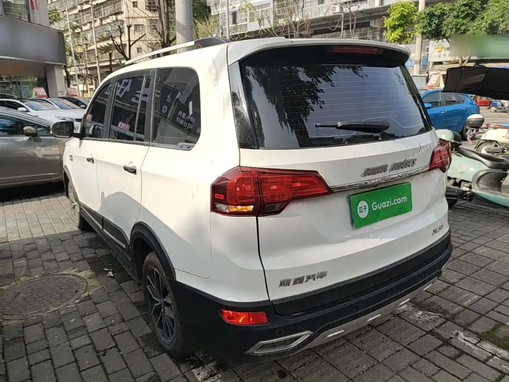 SWM Motor SWM X3 2021 2020 1.5L Manual Premium 7-seater
