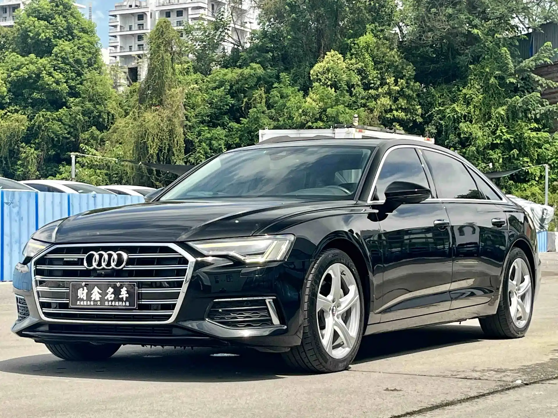 Фото 1 - Audi A6L