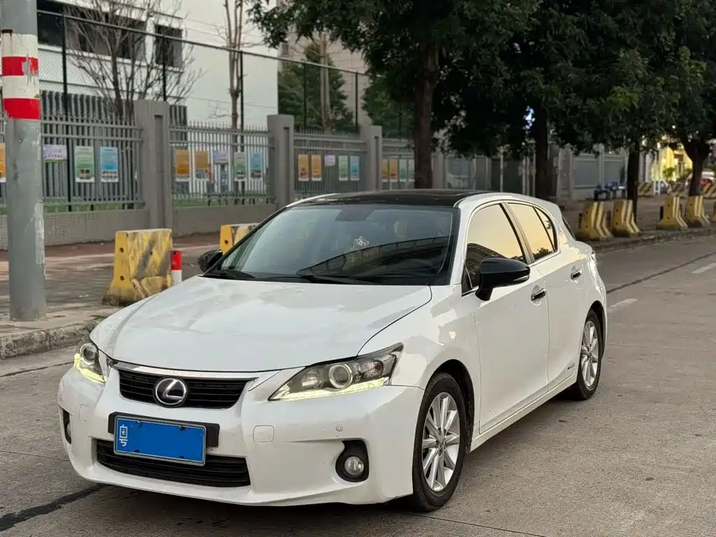 Lexus CT 2013 2013 CT200h Dark Knight Edition