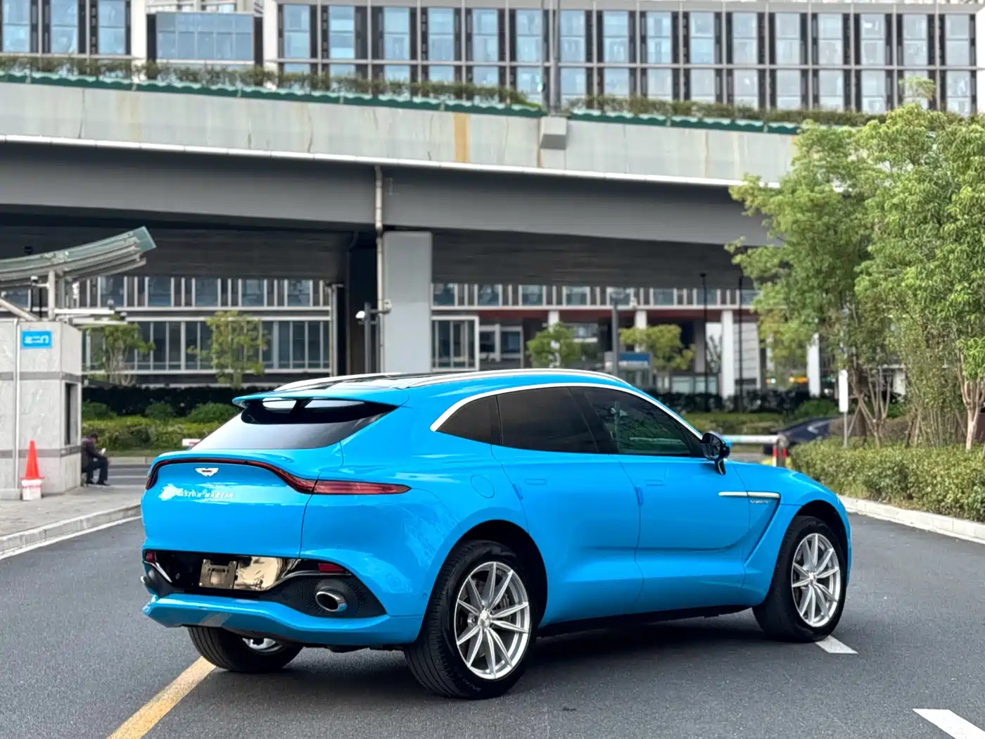Aston Martin DBX 2022 2022 3.0T STRAIGHT-SIX