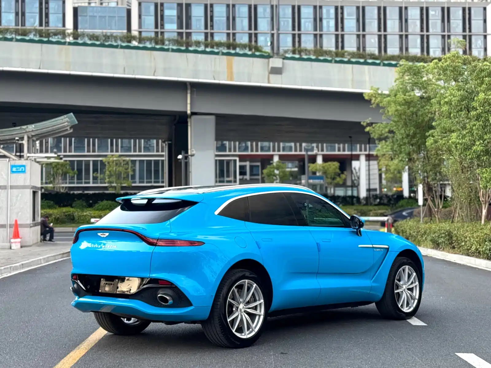 Фото 8 - Aston Martin DBX