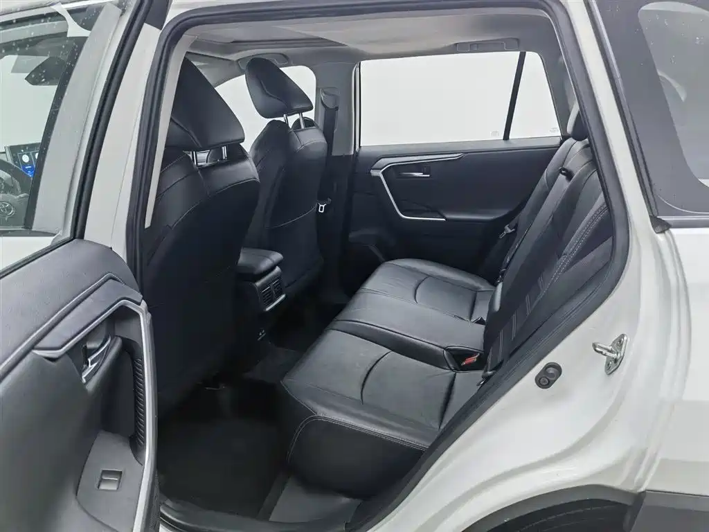 Toyota Wildlander 2022 2.0L CVT FWD Luxury PLUS Edition фото 15