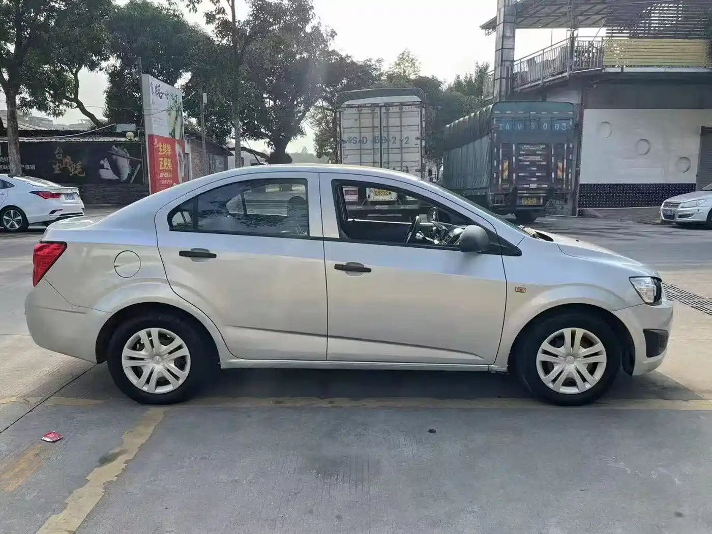 Chevrolet Aveo 2011 Sedan 1.4L AT SL фото 4