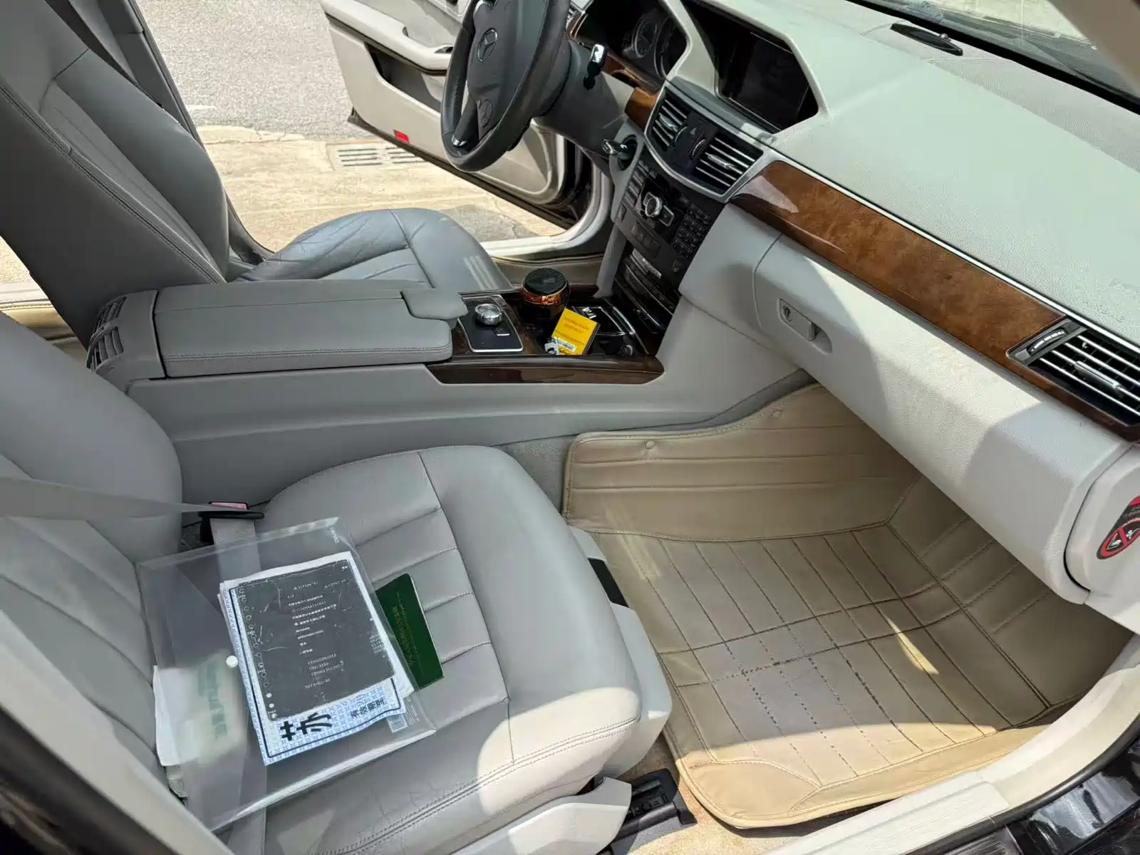 Photo 11 - Mercedes-Benz E-Class