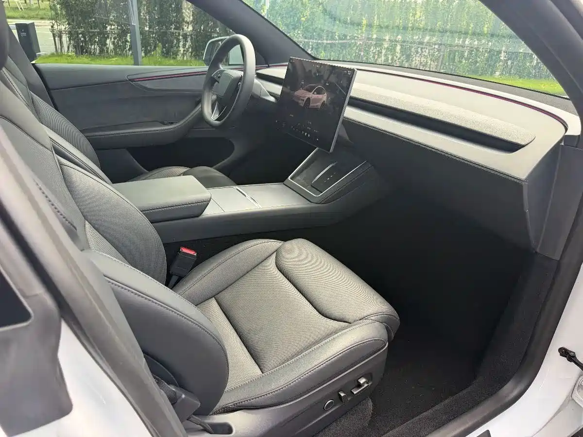 Tesla Model Y L 2025 2025 Facelift Long Range AWD