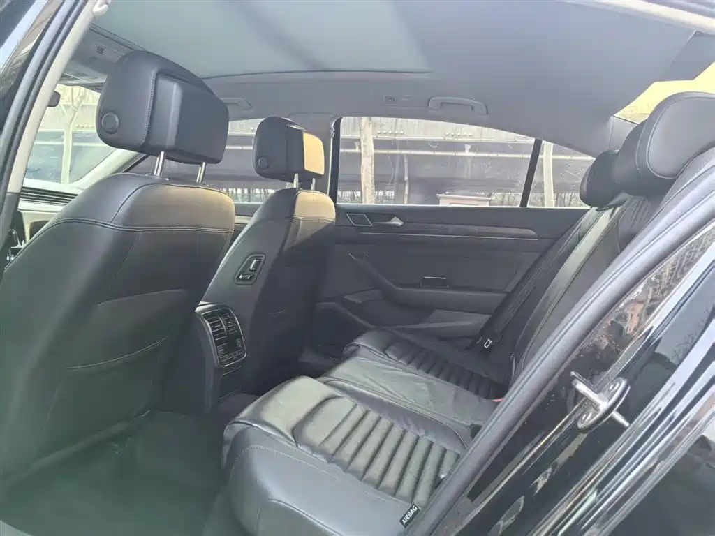 Volkswagen Magotan 2019 330TSI DSG Luxury Class China VI фото 12