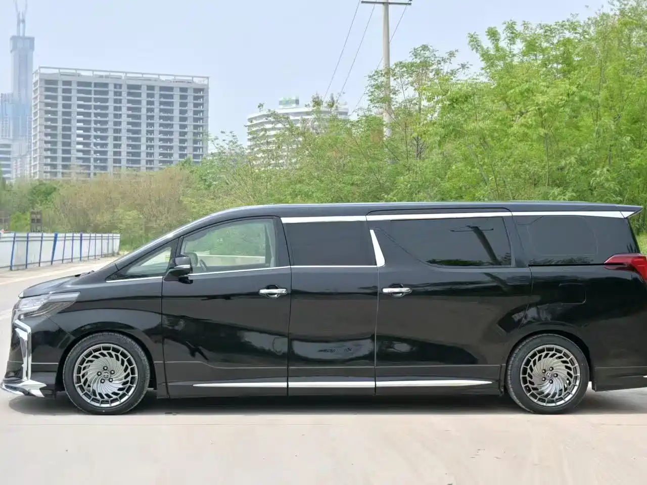 Toyota Alphard 2018 Facelift 3.5L Premium Edition фото 2