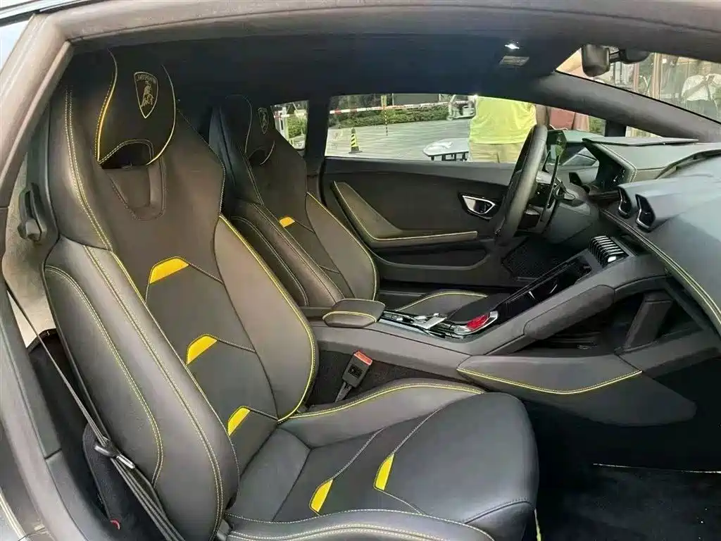 LAMBORGHINI HURACÁN