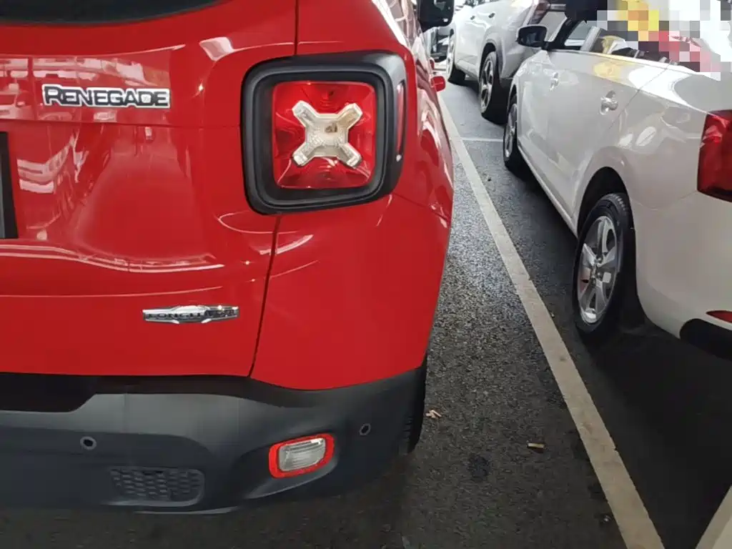 Photo 8 - Jeep Renegade