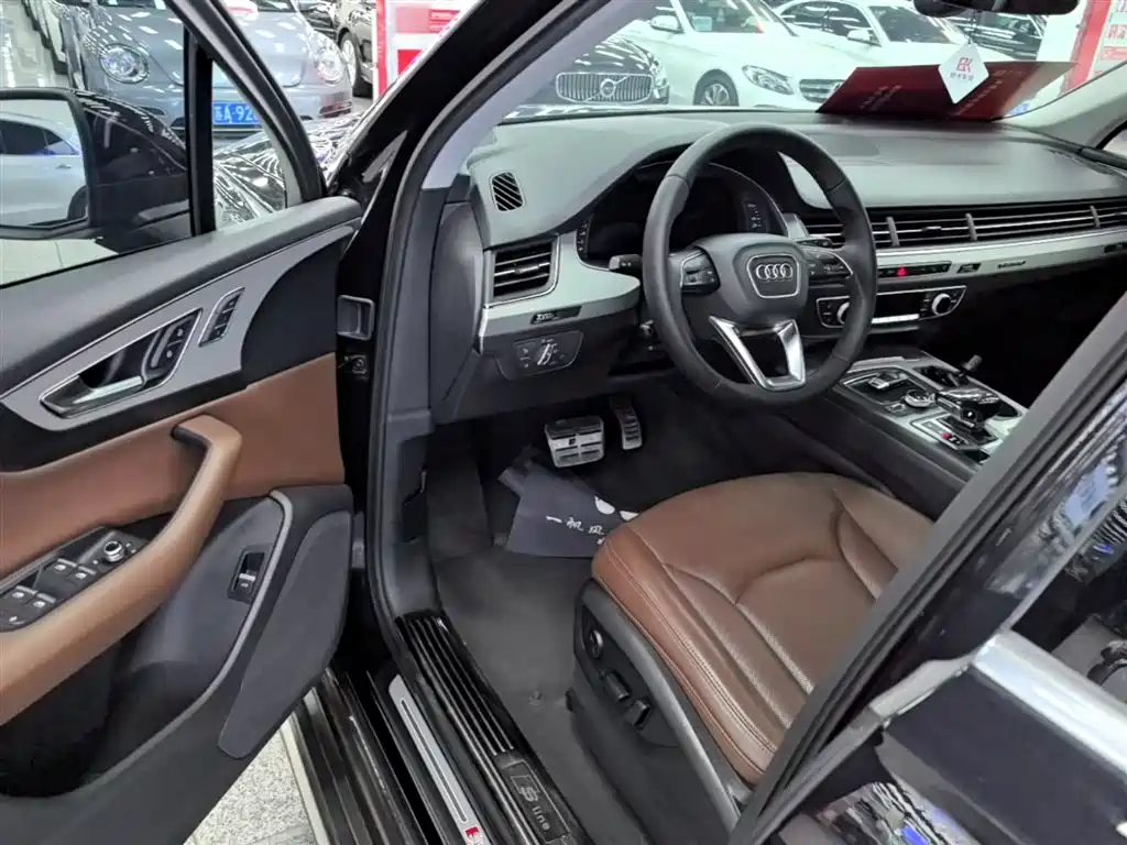 Audi Q7 2018 40 TFSI Comfort фото 16