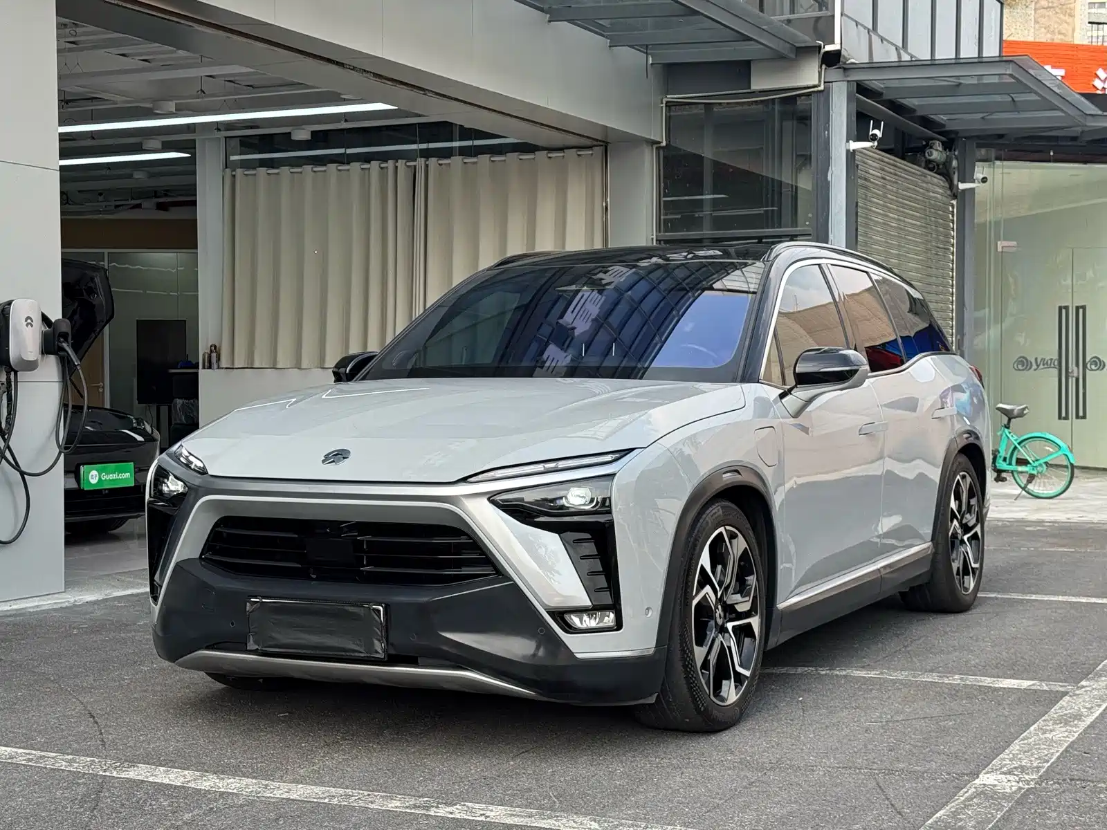 Фото 1 - NIO ES8