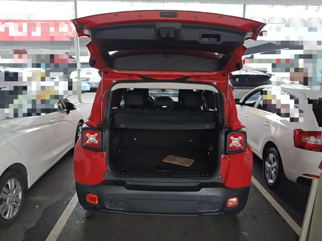 Photo 19 - Jeep Renegade