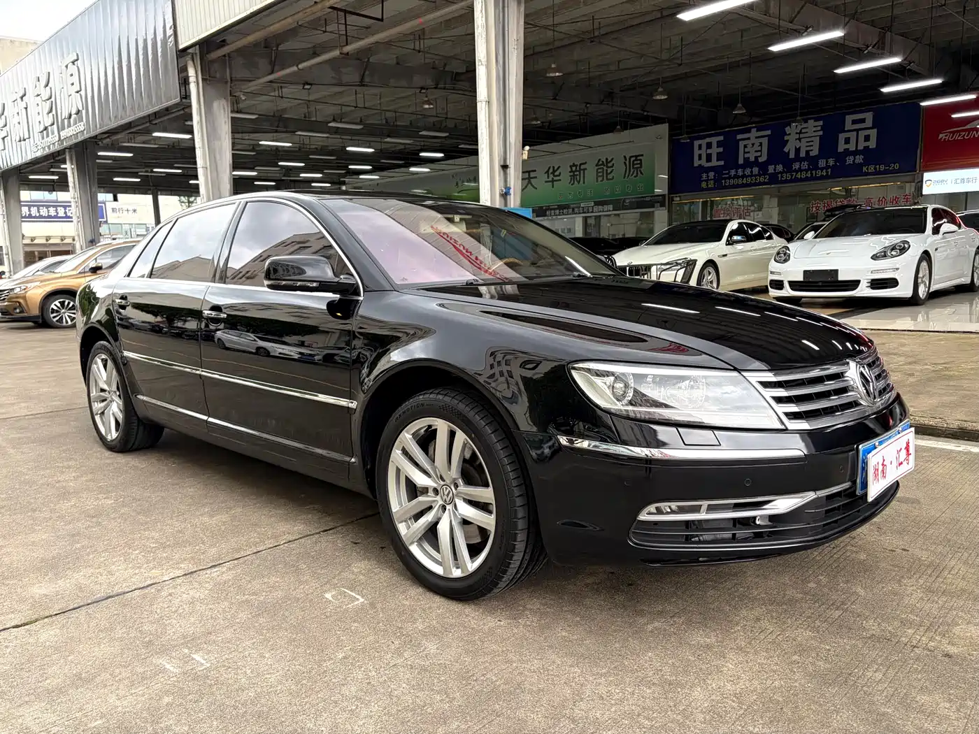 Volkswagen Phaeton 2012 4.2L Luxury Custom фото 3