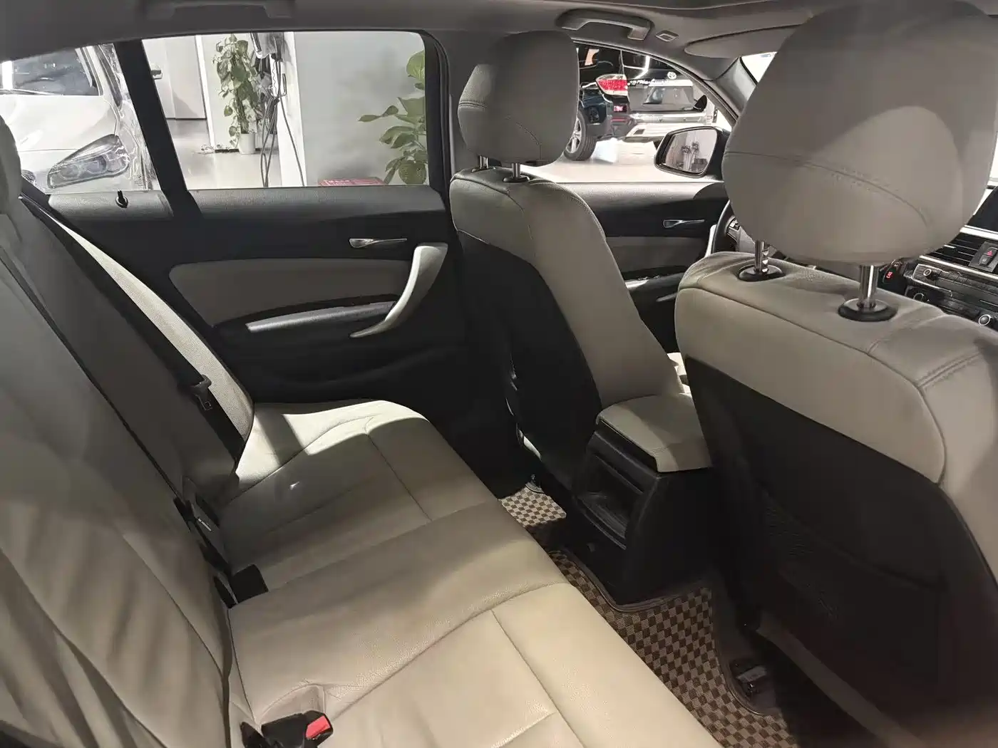 BMW 1 Series (Import) 2016 118i Leading фото 11