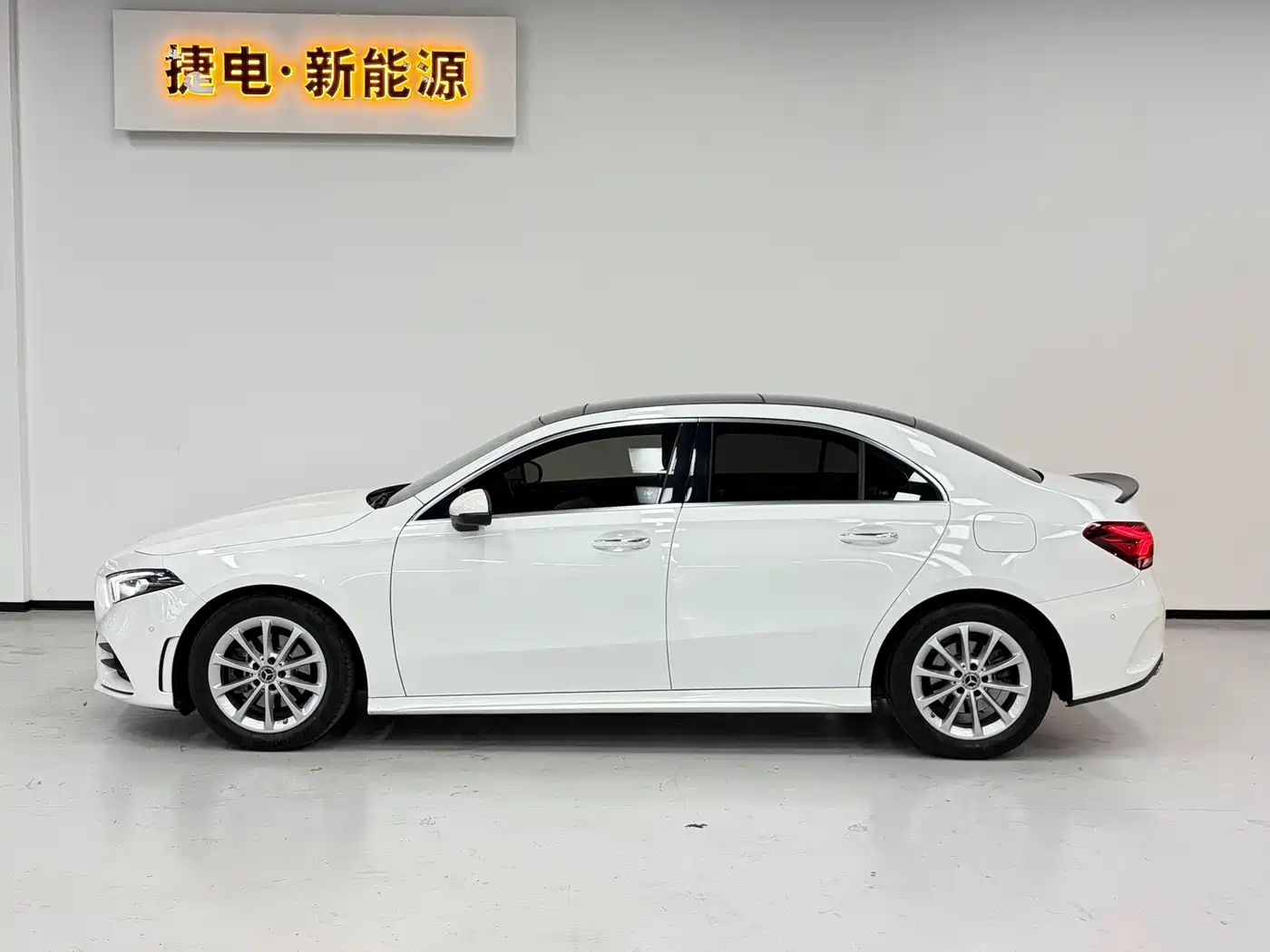 Mercedes-Benz A-Class 2021 A 200 L Sport Sedan Fashion Edition фото 9