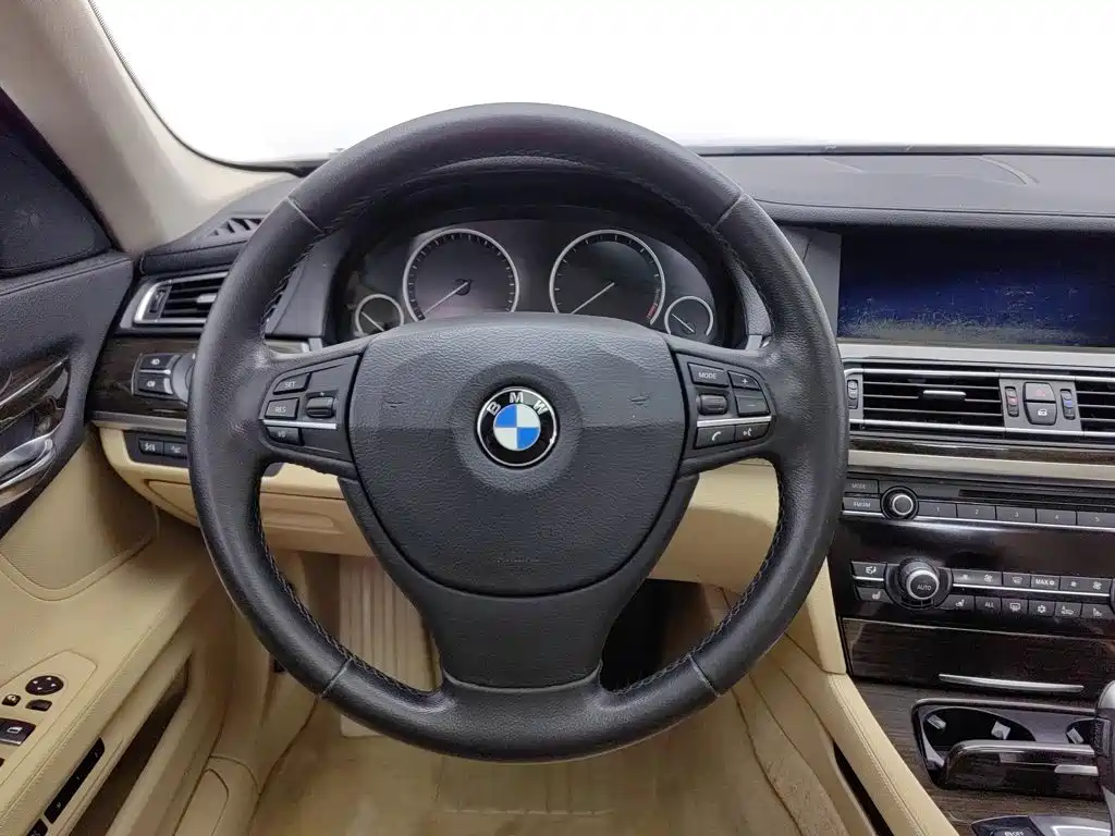 Фото 11 - BMW 7 Series