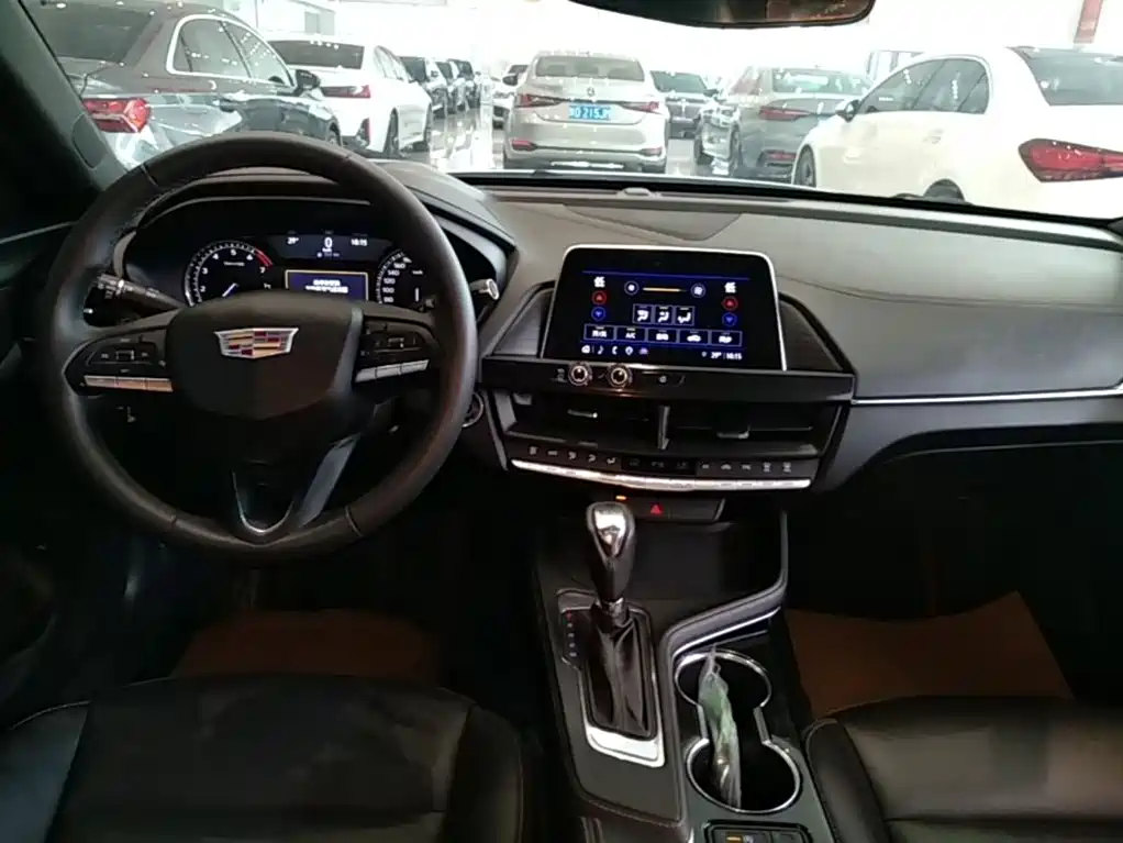 Cadillac CT4 2023 2022 28T Fashion Style