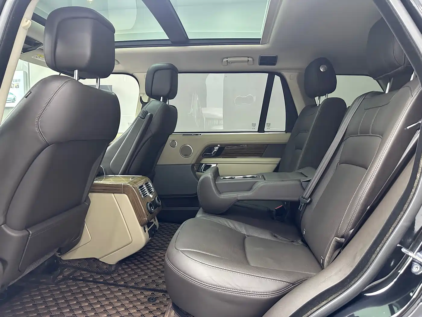 Land Rover Range Rover 2018 3.0 SC V6 Vogue Heritage Extended Edition фото 10
