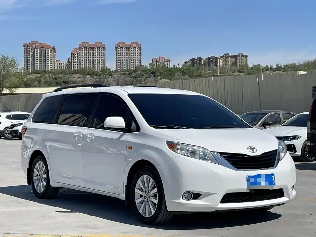 Toyota Sienna 2015 3.5L 4WD L фото 3
