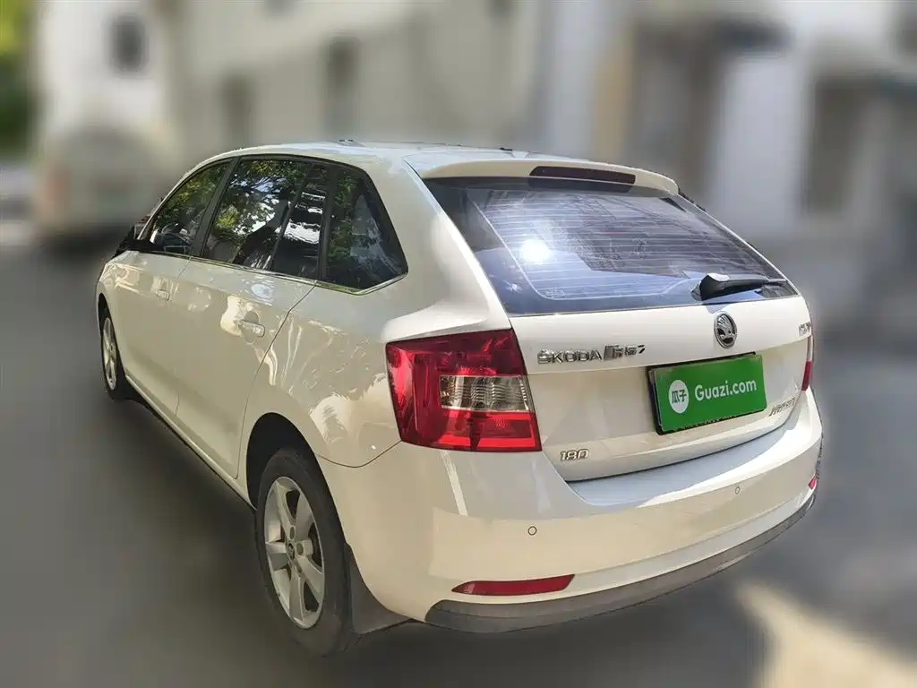 Škoda Skoda Rapid Spaceback 2018 1.6L Manual Comfort фото 24