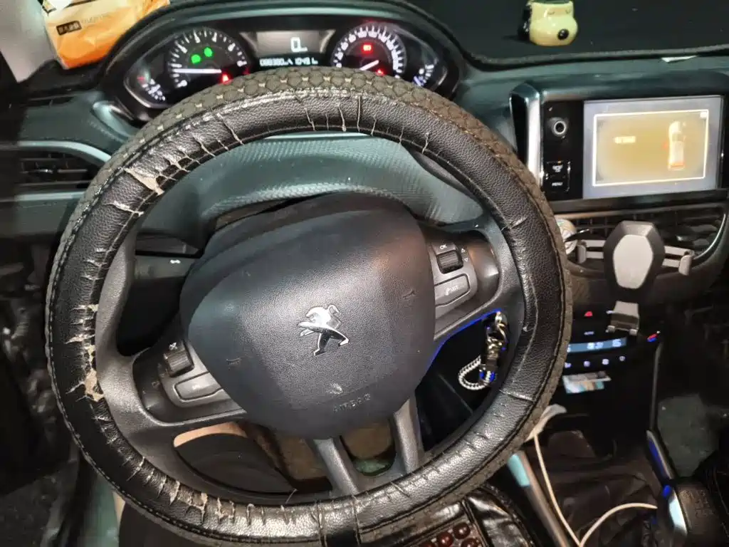 Photo 11 - Peugeot 2008