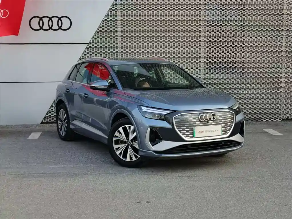 AUDI Q4 E TRON