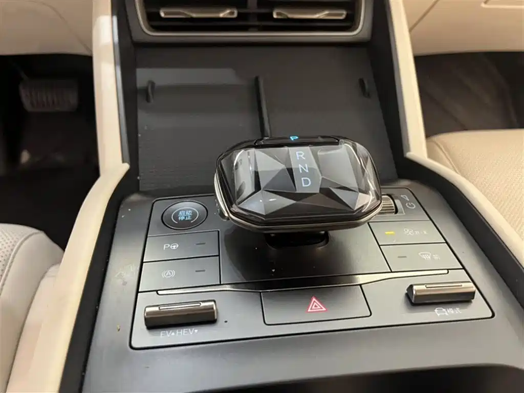 BYD Qin L 2025 DM-i Smart Drive Edition 80KM Leading фото 16