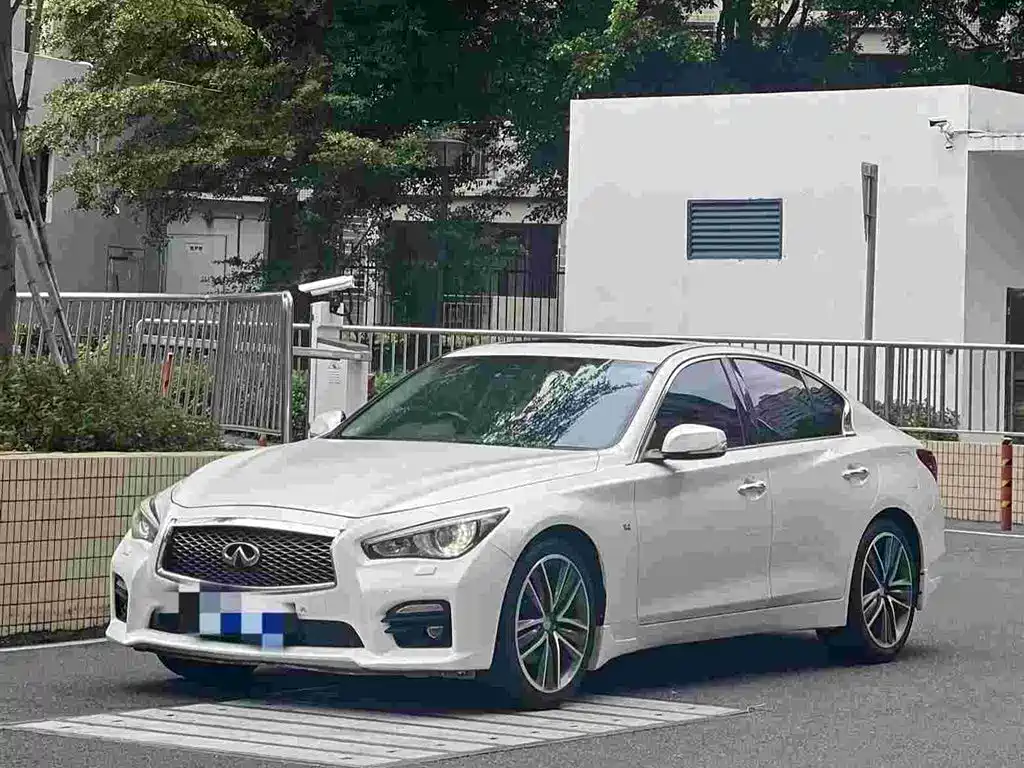 Фото 1 - Infiniti Q50