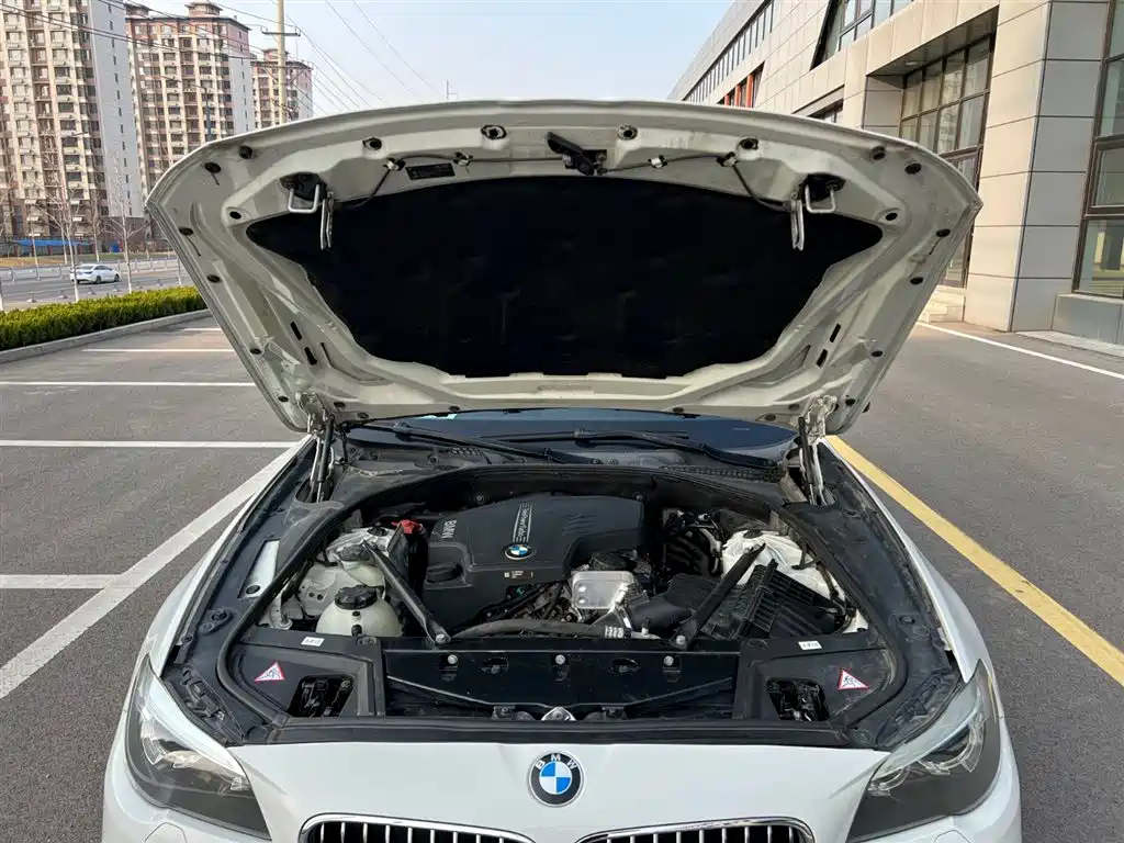 Photo 16 - BMW 5 Series