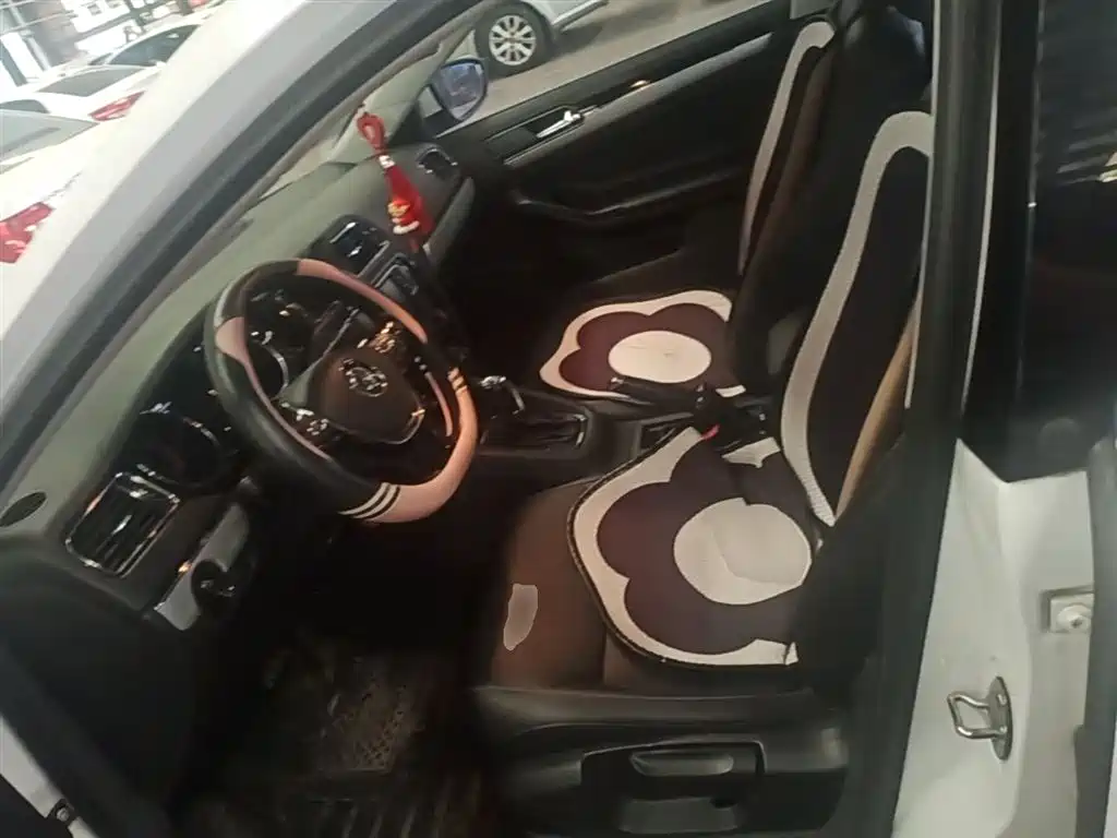 Volkswagen Sagitar 2017 180TSI Auto Exclusive Edition фото 15