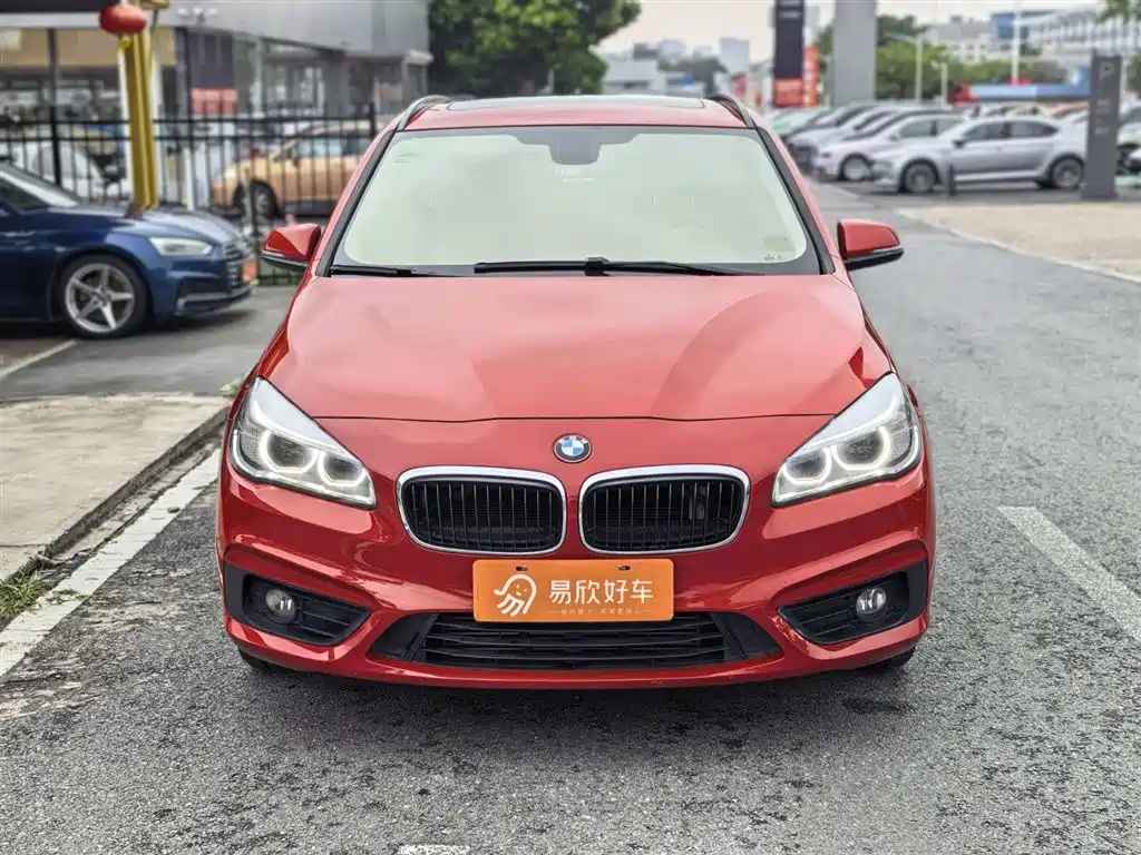 BMW 2 Series Touring 2016 218i Leading фото 2