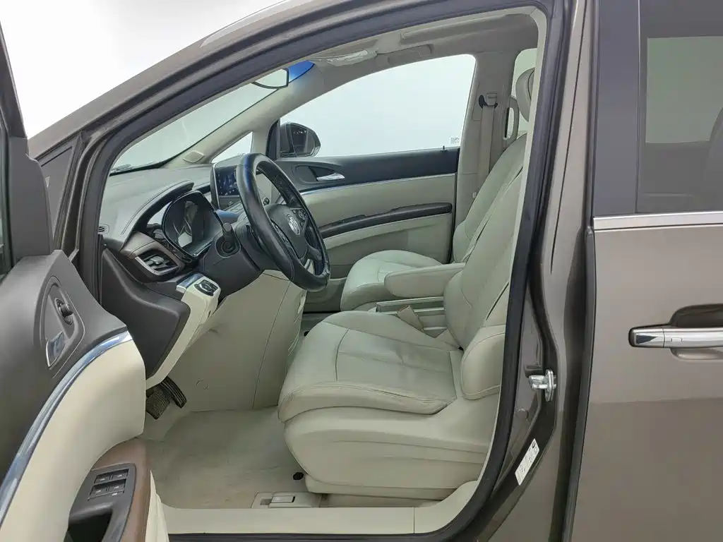 Фото 10 - Buick GL8