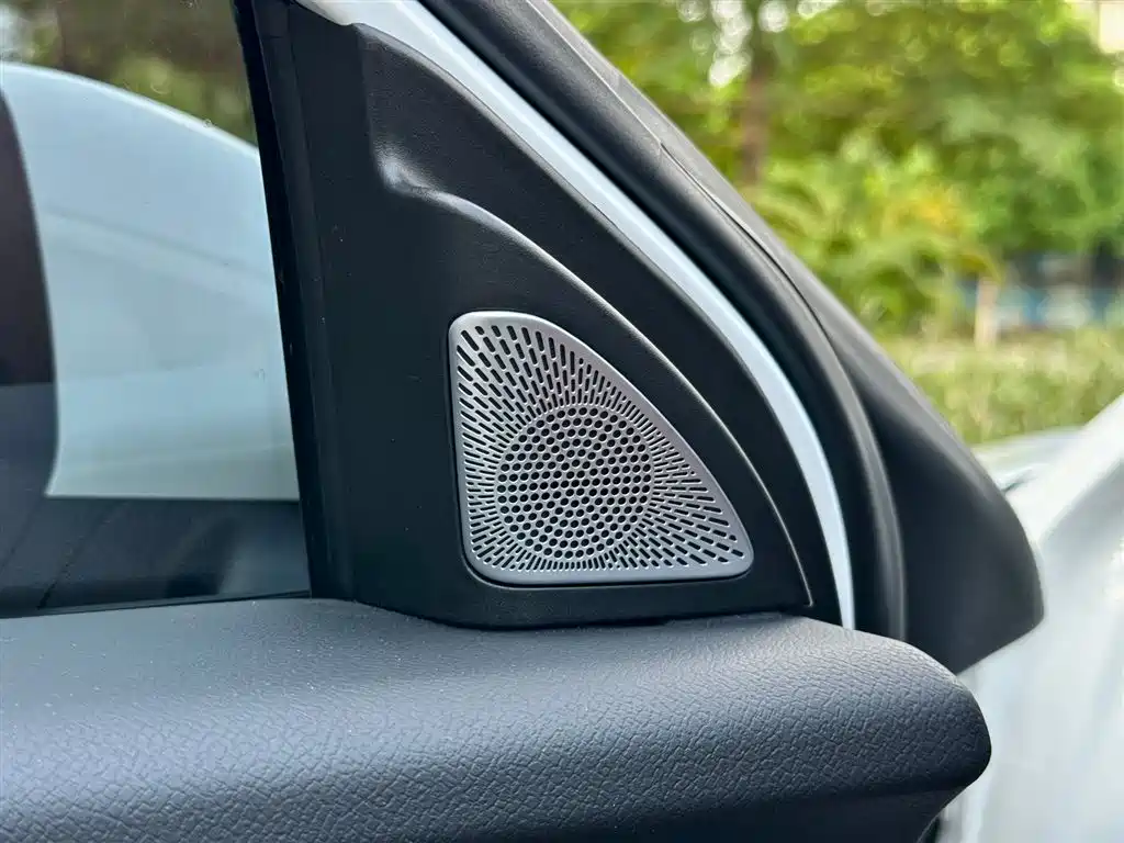 Geely Galaxy Galaxy L6 2025 EM-i 140km Voyage Edition фото 18