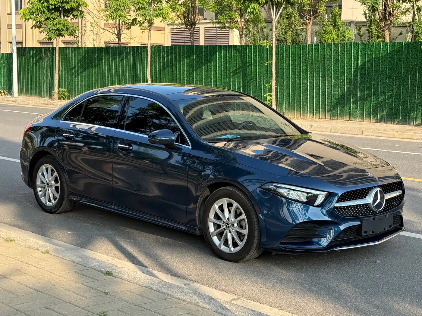 Mercedes-Benz A-Class 2019 A 200 L Sport Sedan фото 3