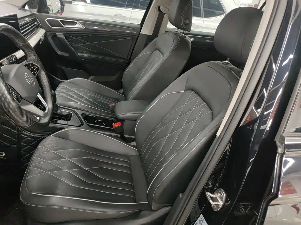 Фото 11 - Volkswagen Tiguan L