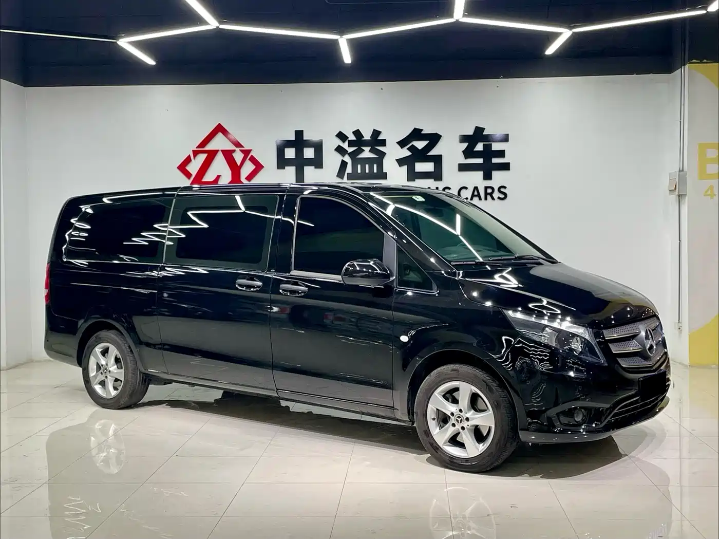 Mercedes-Benz Vito 2018 2.0T Business Edition China VI фото 3