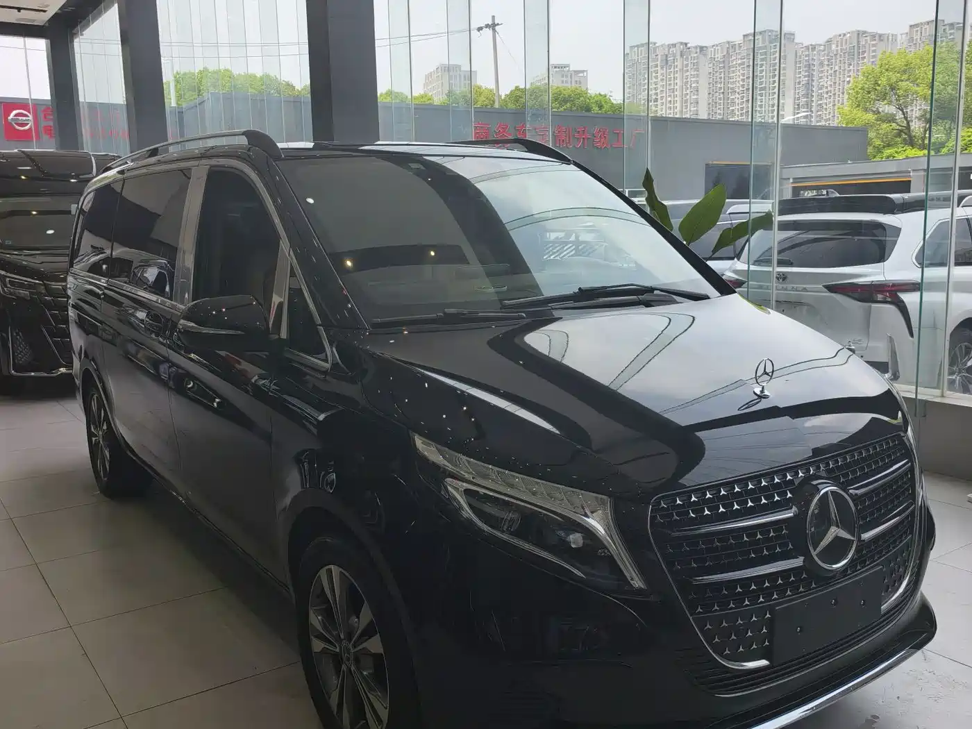 Mercedes-Benz V-Class 2018 V 260 Navigator Edition China VI фото 3