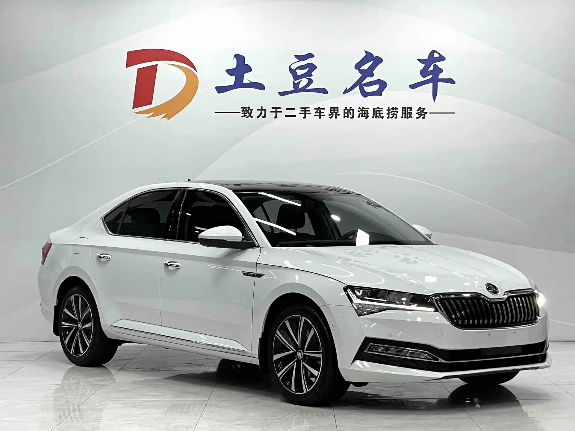 Фото 3 - Škoda Superb