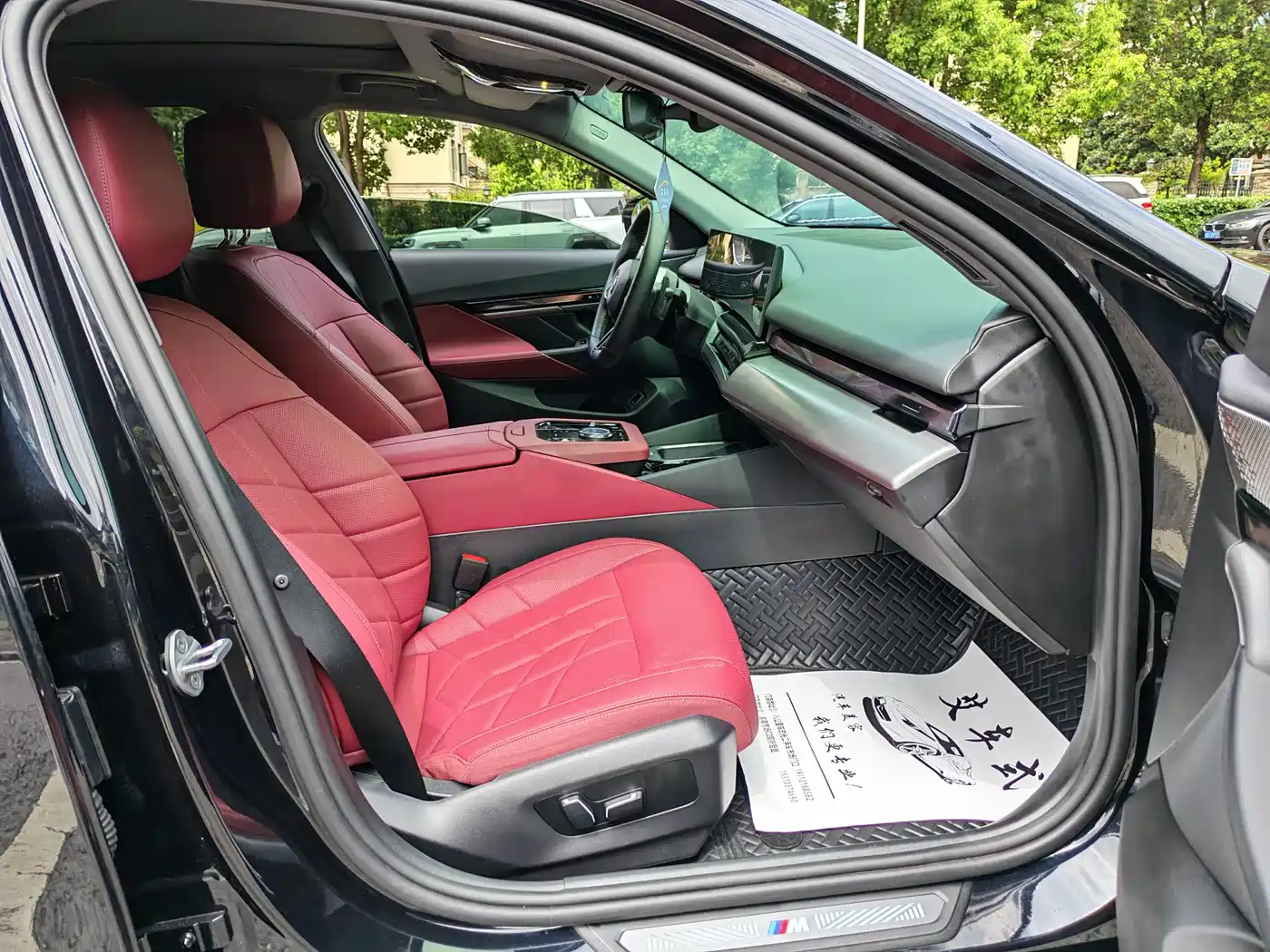 BMW 5 Series 2025 530Li xDrive M Sport Package фото 12