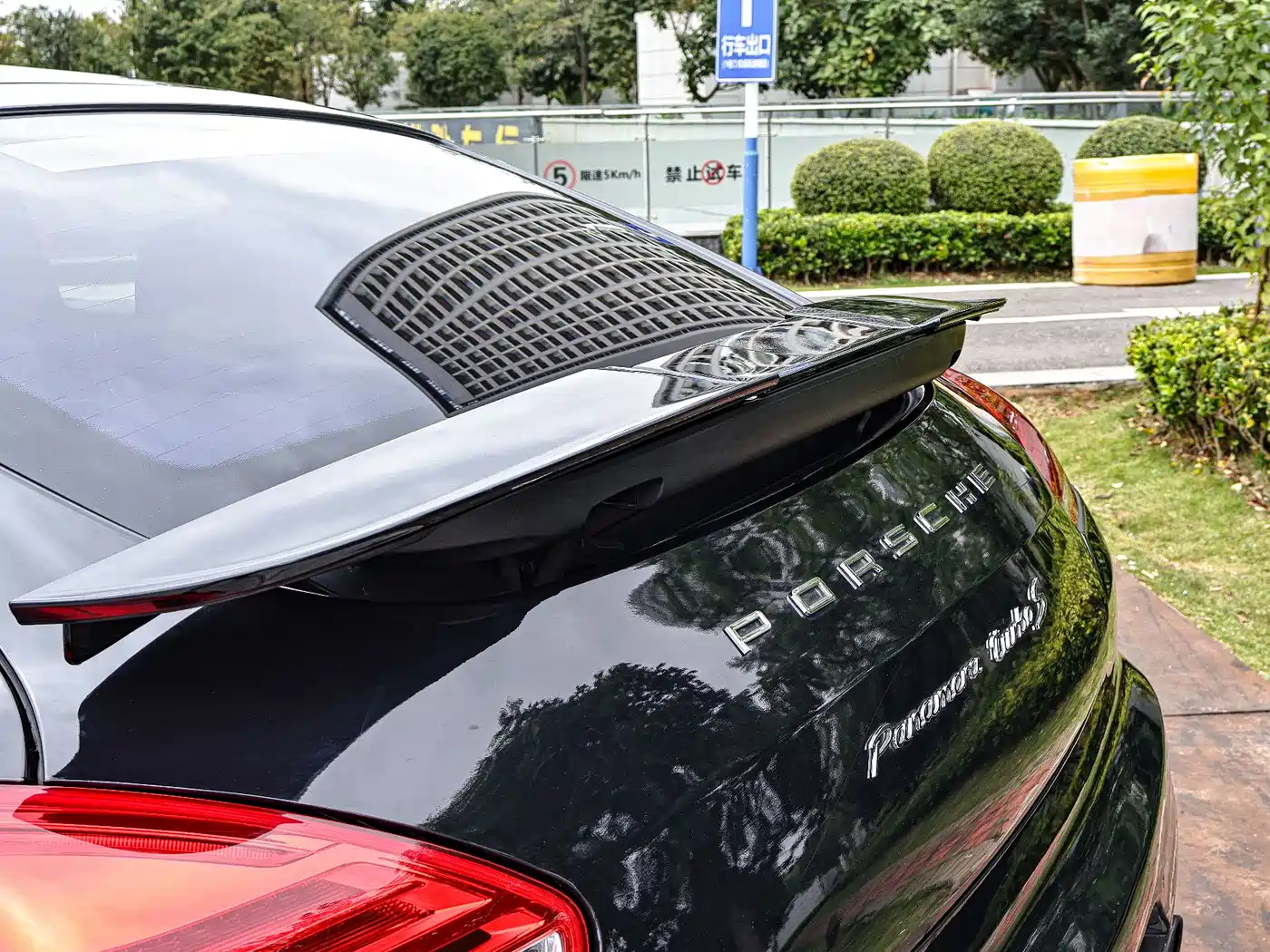 Porsche Panamera 2010 Porsche Panamera Turbo 4.8T фото 16