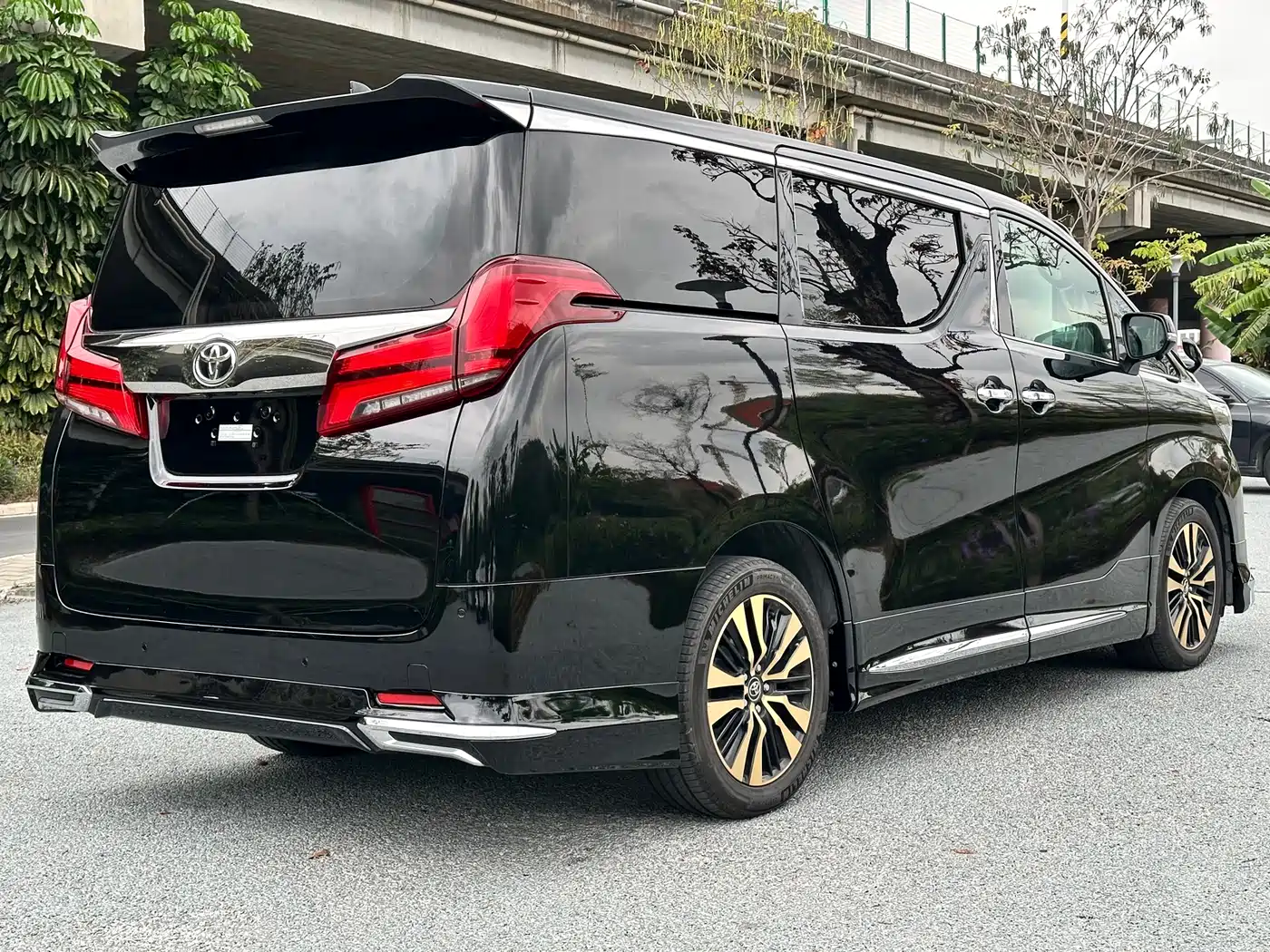 Toyota Alphard 2018 Facelift 3.5L Premium Edition фото 4
